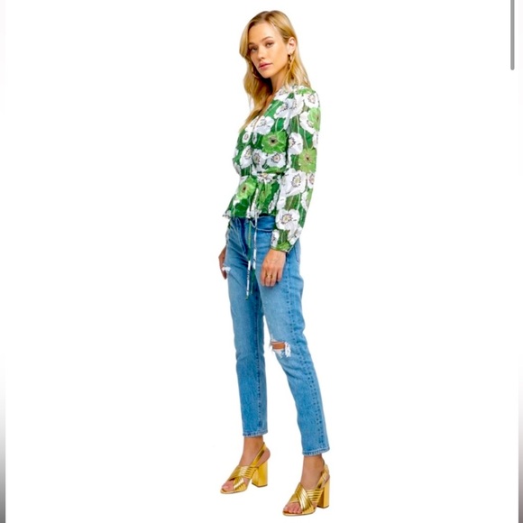 ASTR the Label Gorgeous Green & White Floral Long Sleeve Wrap Tie Blouse Top XS - Picture 3 of 12